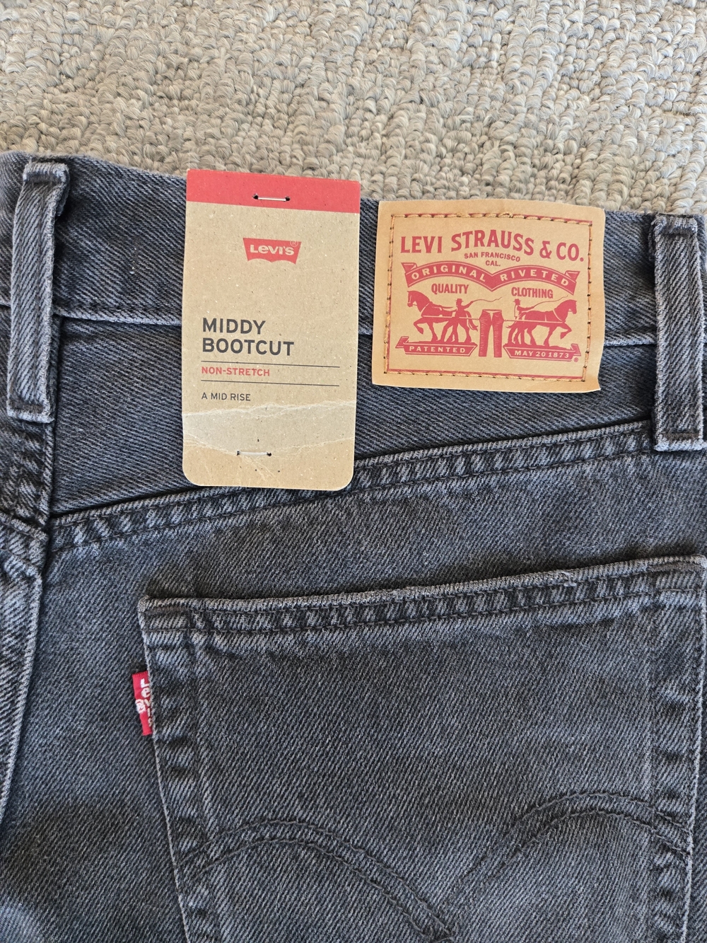 Levi's Middy Loose Bootcut Jeans in Washed Black - Picture 8 of 10